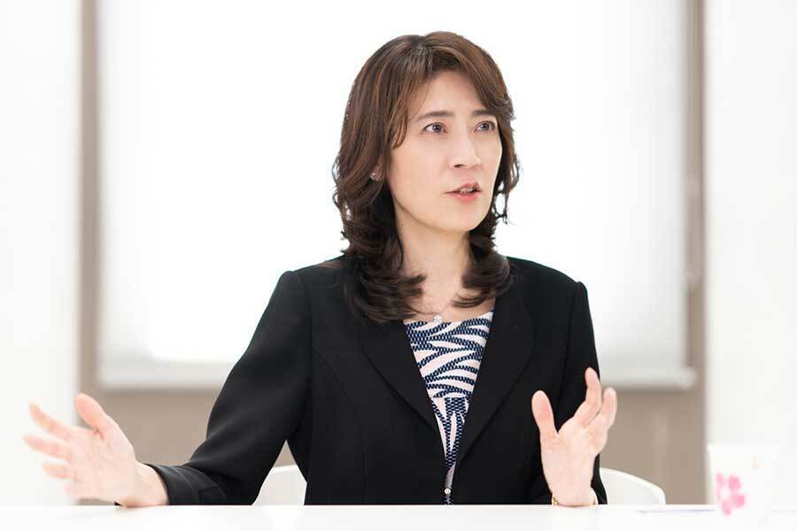 NHK解説委員だった岩田明子さんがフリージャーナリストになった！ 言いたい放題。ママ友グループの芸能人をぶった切る！